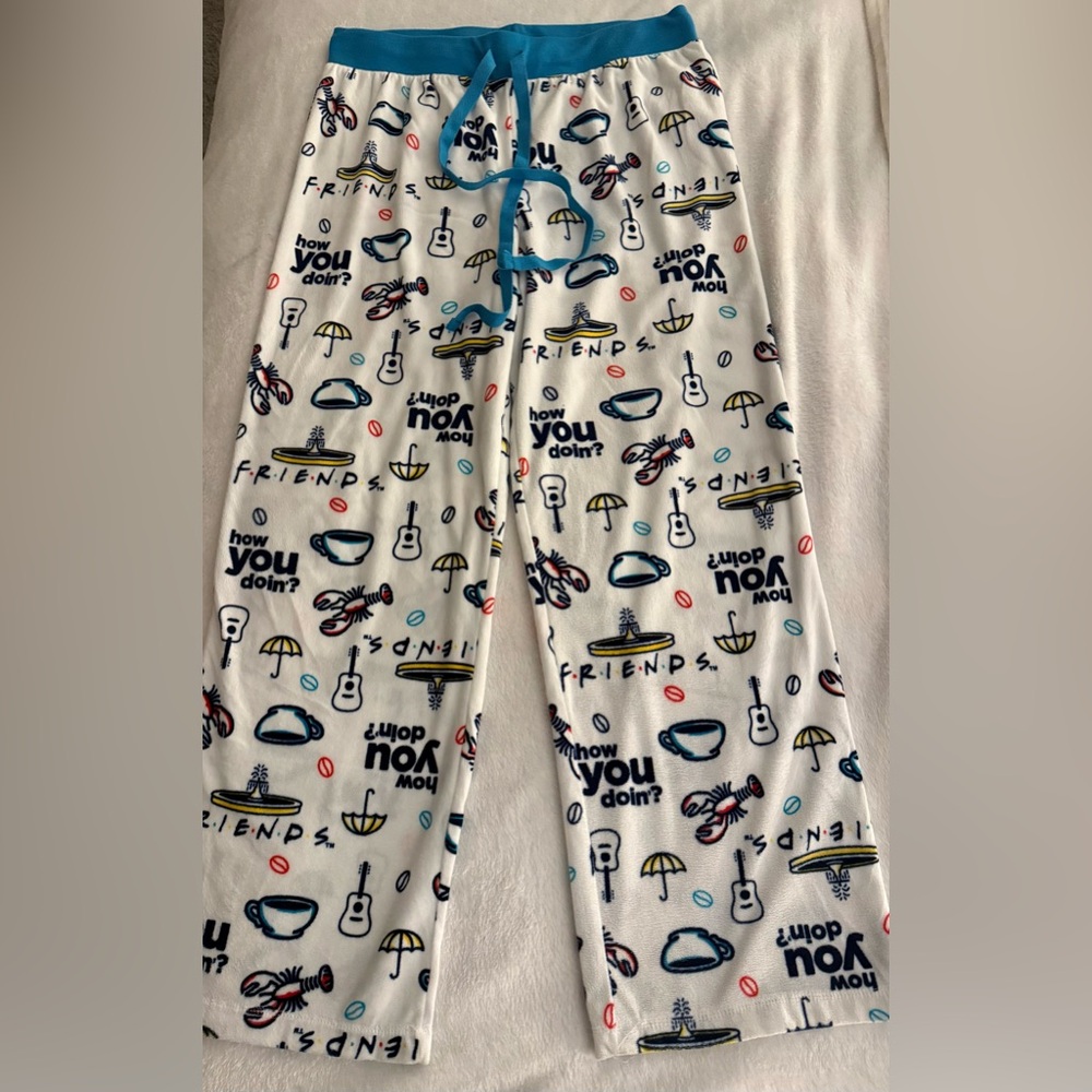 ⭐️ 3/$20 Friends TV show pajama pants women’s size Large